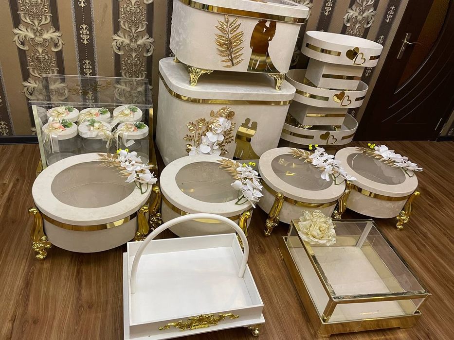 Сарпа сандиқлари дастафкаси билан тоза ва озода фатин гуллари бор