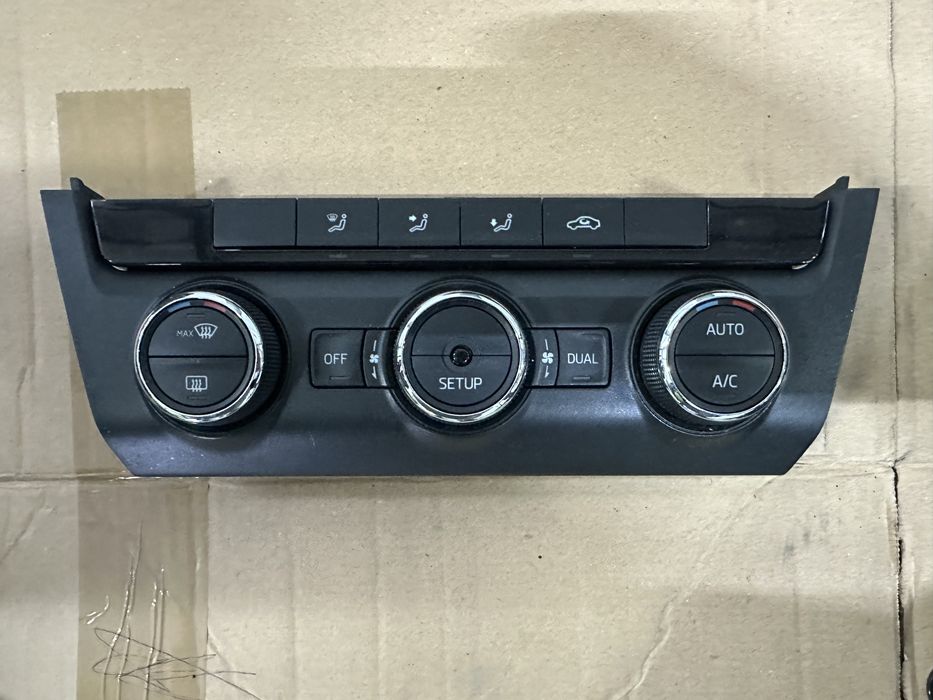 Panou clima climatronic cu rama skoda octavia 3