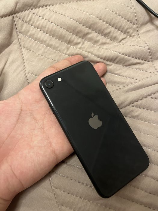 Продам iphone se 2020