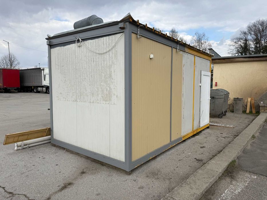 Оборудван контейнер за бързо хранене