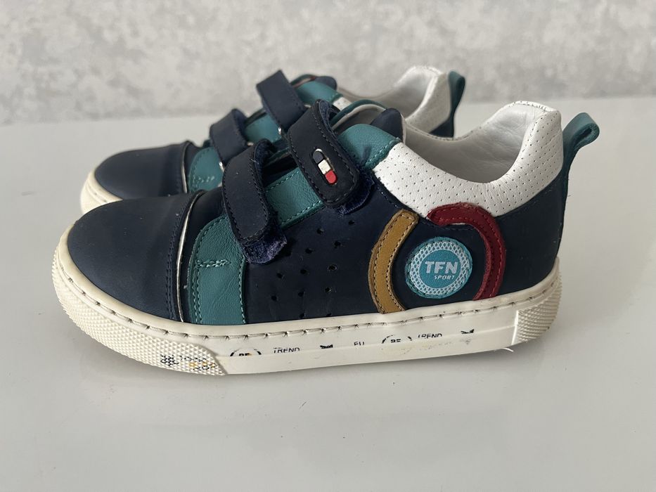 Продам детскую обувь