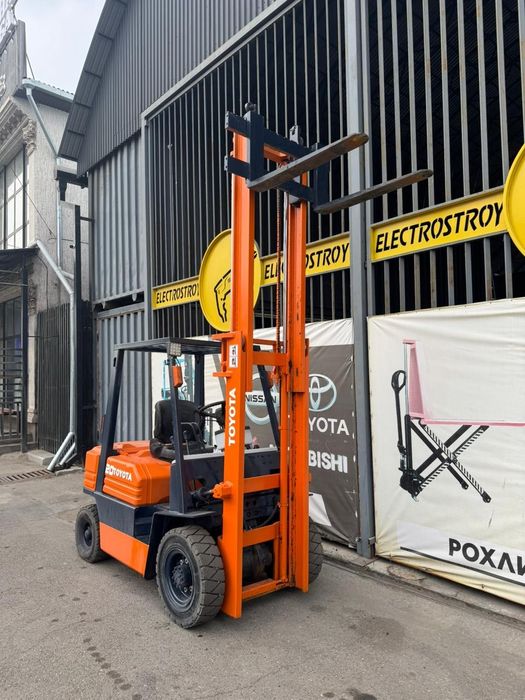 Вилочный погрузчик Тойота 5 модель