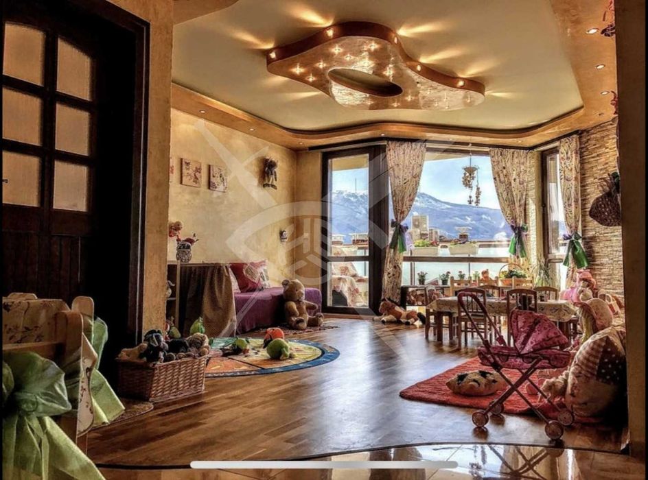 Дава се под наем Четиристаен апартамент в София, Младост 2 - 135 кв.м за 1386.18 € - Снимка #1