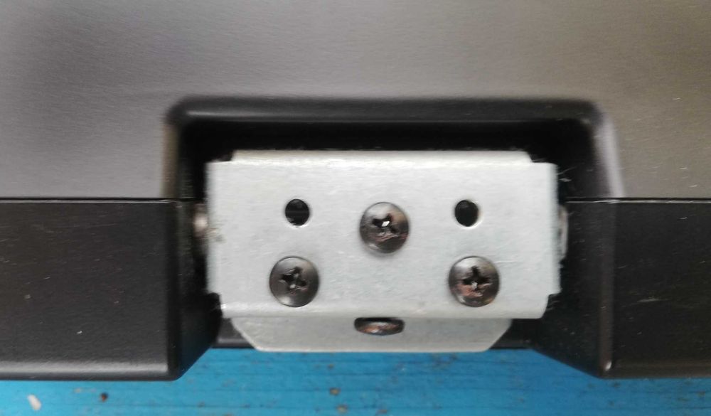 Продавам 2 броя 22'' телевизори