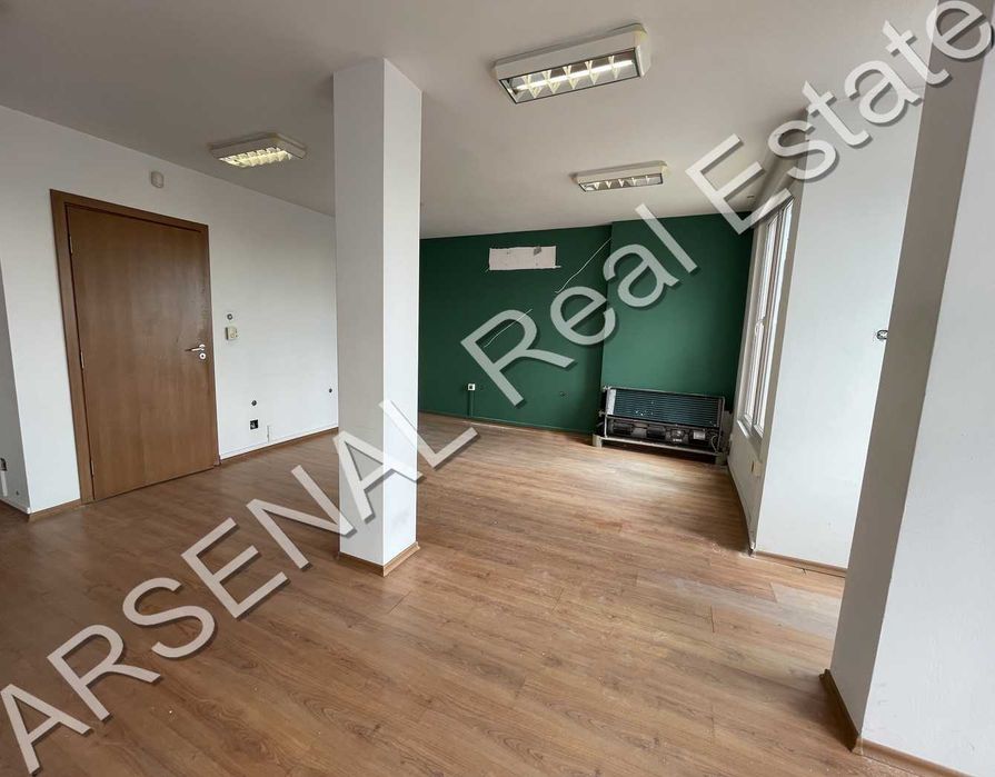 Дава се под наем Офис в София, Център - 115 кв.м за 975 € - Снимка #1
