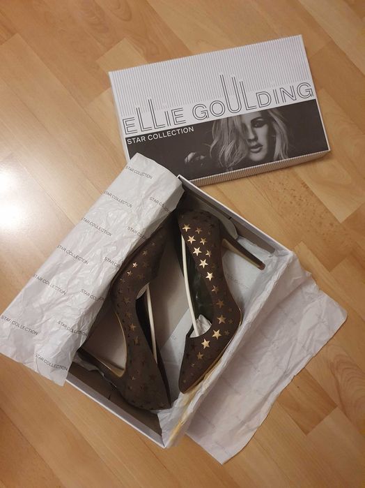 Pantofi cu toc, kaki