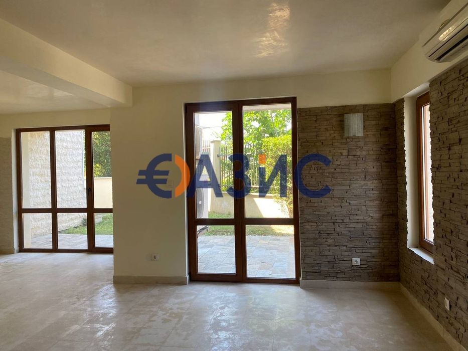 Продава се Къща в Созопол - 162 кв.м за 2038 €/кв.м - Снимка #1