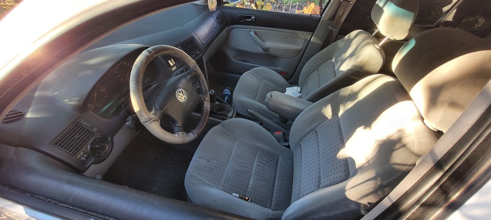 Volkswagen Golf 4 - masina radiata