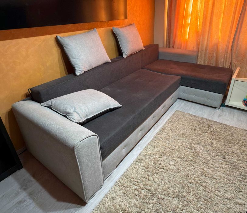Canapea colț extensibilă mare, comodă și spațioasă + bonus fain inclus