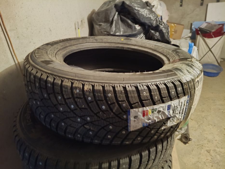 Продам зимнюю шину 215/65R16 — новая, не была в эксплуатации