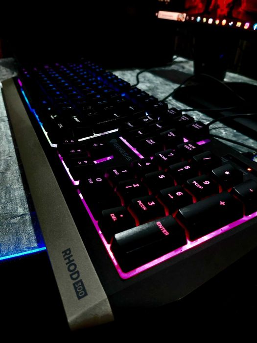 геймърски компютър + нов монитор