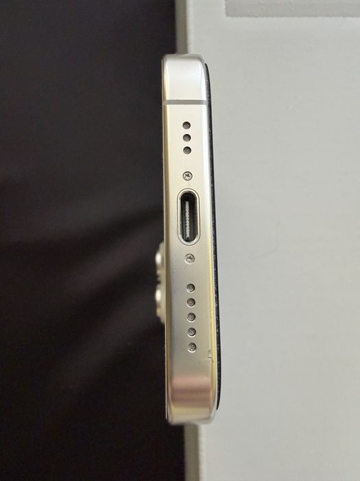 iPhone 16 Pro 128 GB | White | 100% батерия | Пълен комплект