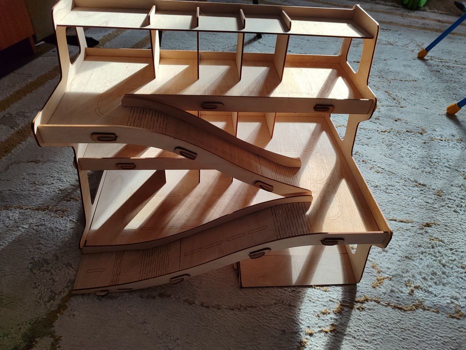 Продам парковку для машинок