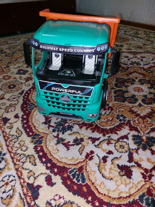 Продам грузовик  детский большой