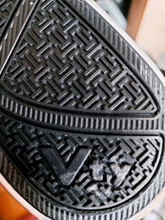 Продам новые кеды 42р.