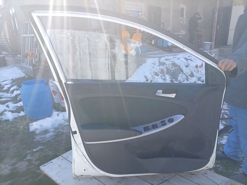 Продам дверь на Хюндай акцент