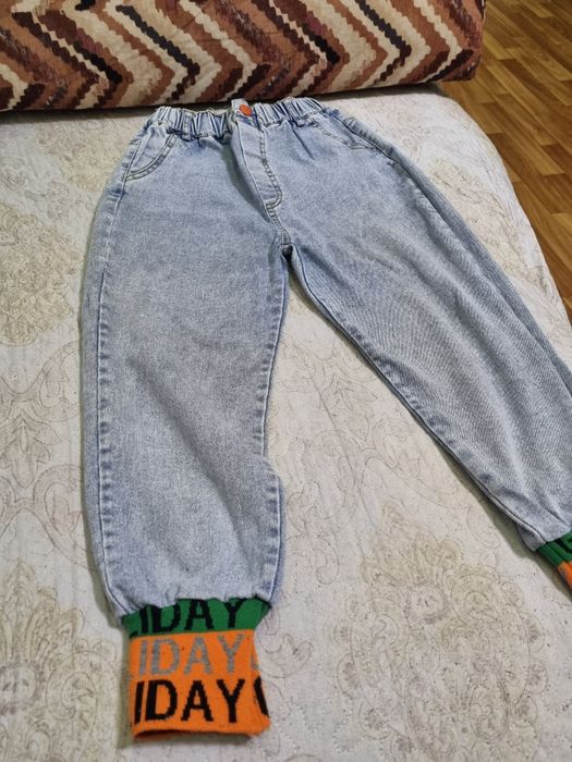 Джинсы на девочку 8-9 лет