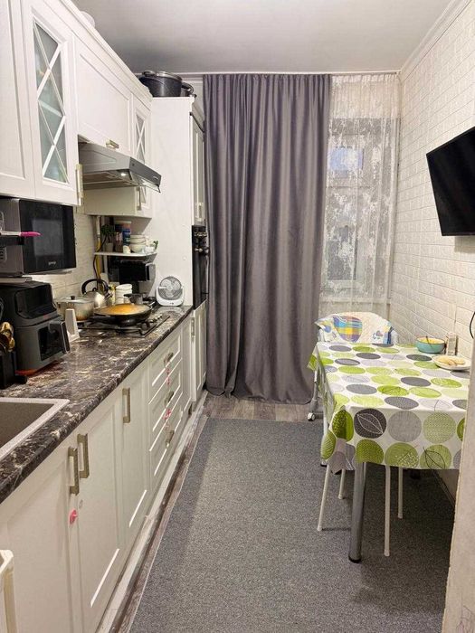 3 комнатная квартира на 8 мкр по вкусной цене