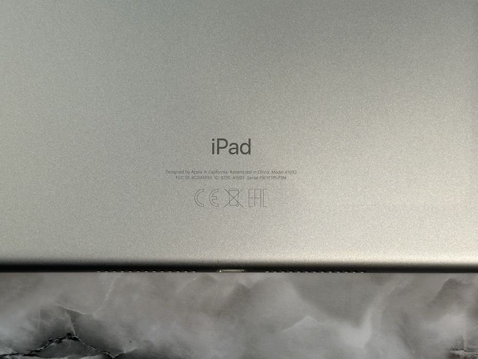 Apple Ipad 128gb 6th gen 9.7