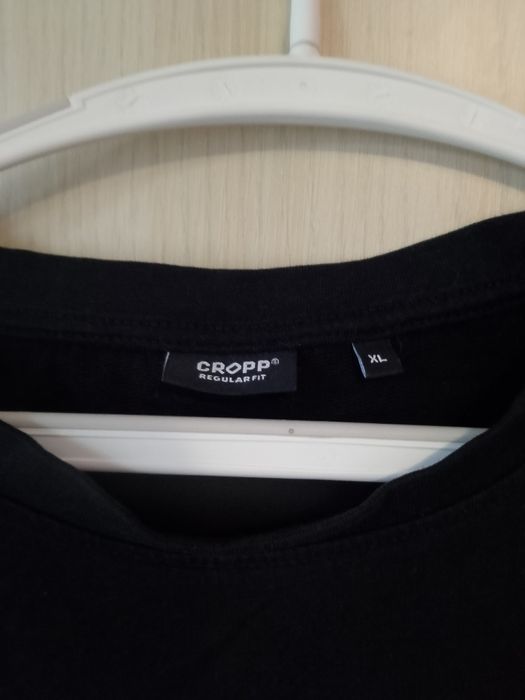 Черен пуловер почти нов. Cropp