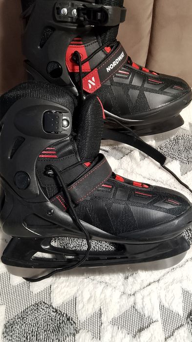 Коньки мужские черные