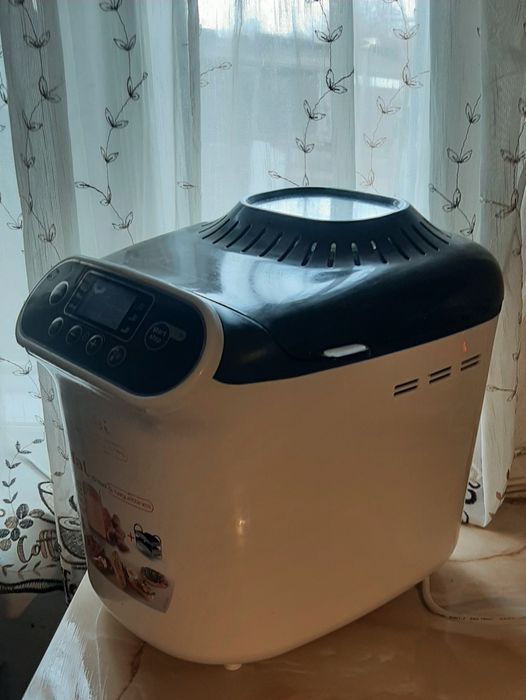 Aparat electric  de făcut paine
