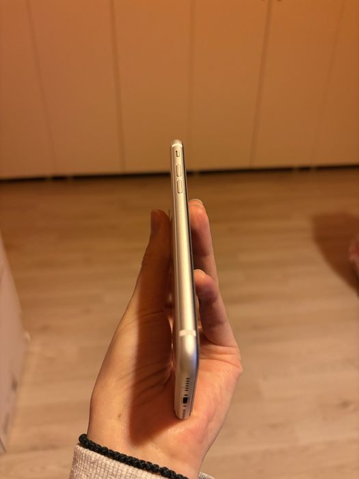 iPhone SE 2020, full box