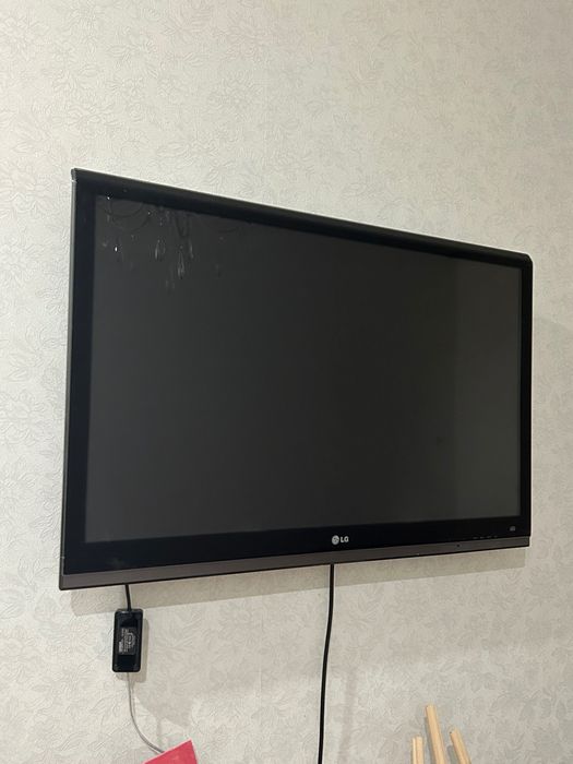 Телевизор LG 42" — рабочий
