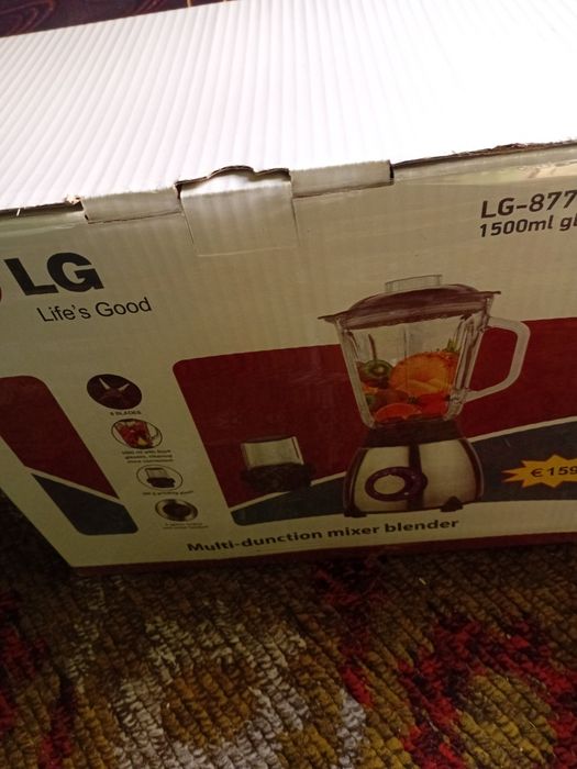 Продаётся соковыжималка и набор ножей