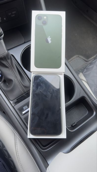 Продам Iphone 13