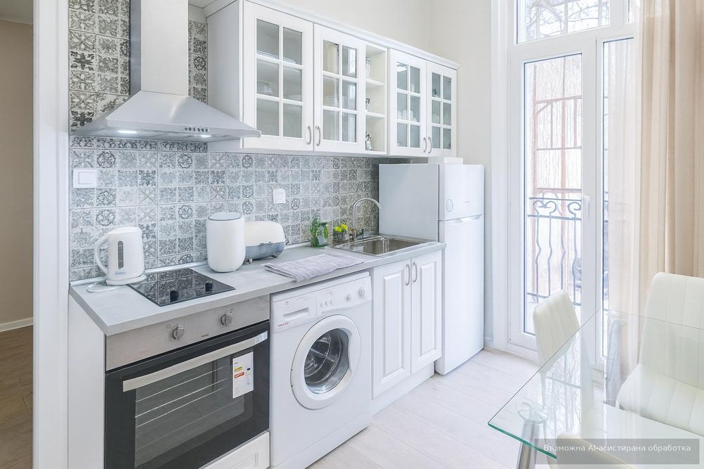 Дава се под наем Тристаен апартамент в Пловдив, Център - 90 кв.м за 648.21 € - Снимка #2