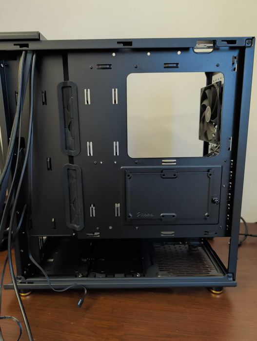 Carcasa PC Fractal North