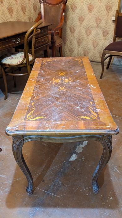 Книжный шкаф, Венгрия, ждёт реставрацию и нового хозяина.