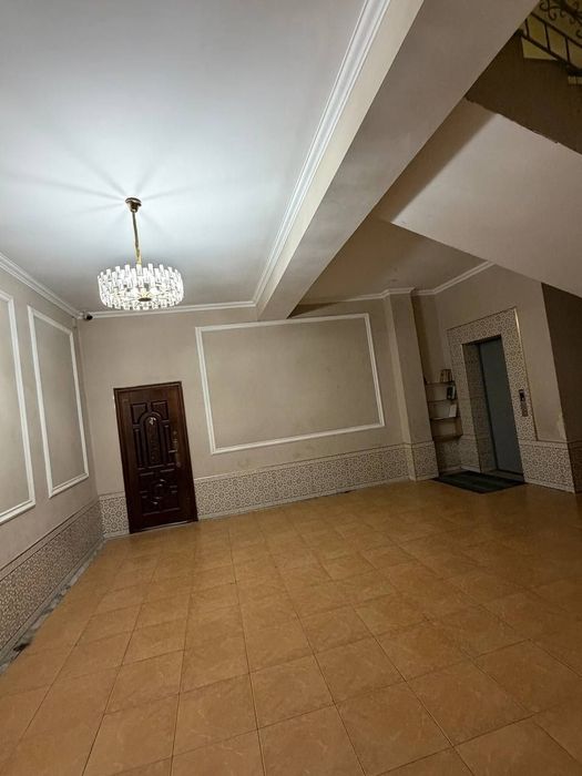 Продам квартиру 4 комнат в новостройке банковский дом