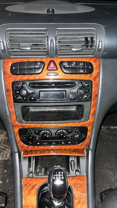 Продавам mercedes w203 на части 2,2 CDI