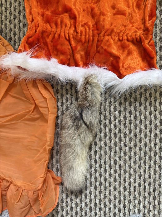 Продам платья и костюм лисички