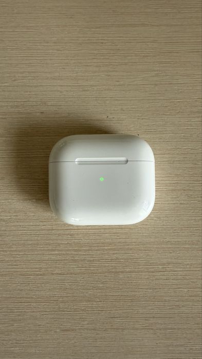 Зарядный кейс AirPods 3