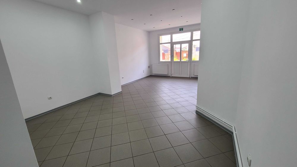 Închiriez spațiu comercial SAD 55 mp, zona Bălcescu pt cabinet medical
