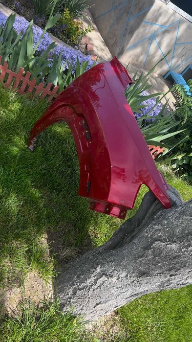 Продам крыло переднее правое