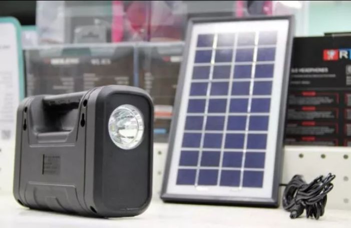 Panou solar kit fotovoltaic 4 becuri incarcare telefon lanterna Radio