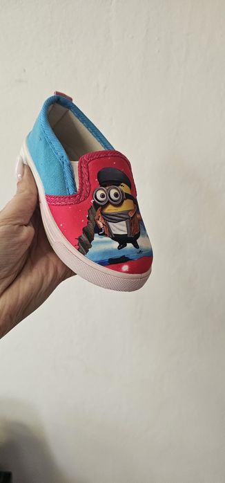 Детски обувки на Едро