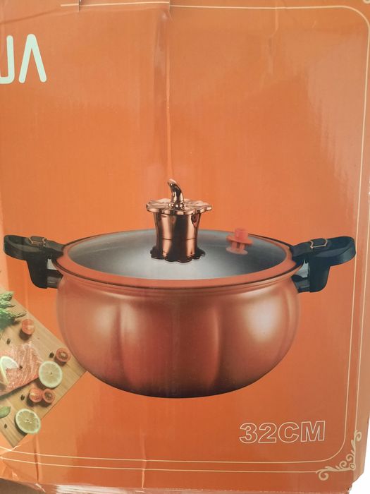 Кастрюли новые антипригарные