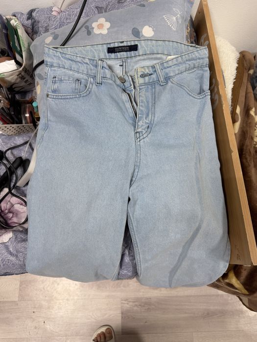 Трендовые красивые джинсы