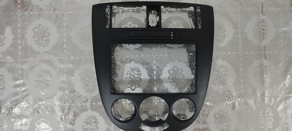 Заводская рамка панели+часы в идеальном рабочем состоянии,жентра