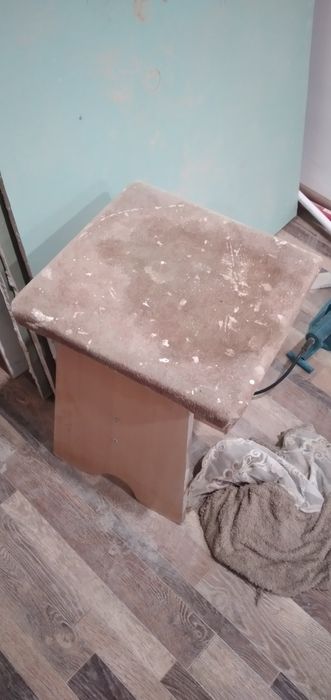 Продаю табуретку можно использовать для стройки