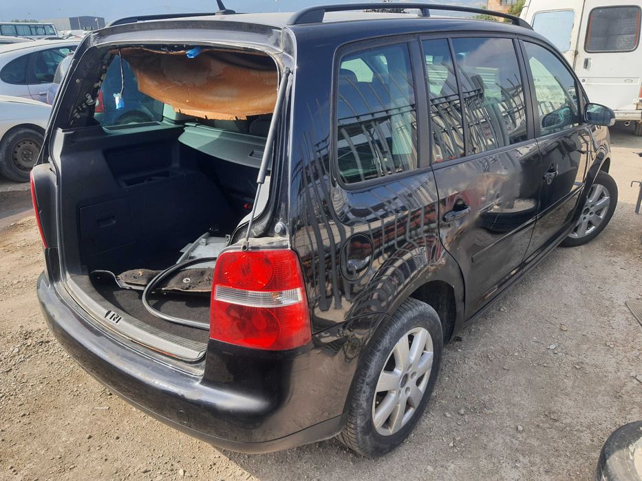 На части! VW Touran 2.0 TDI