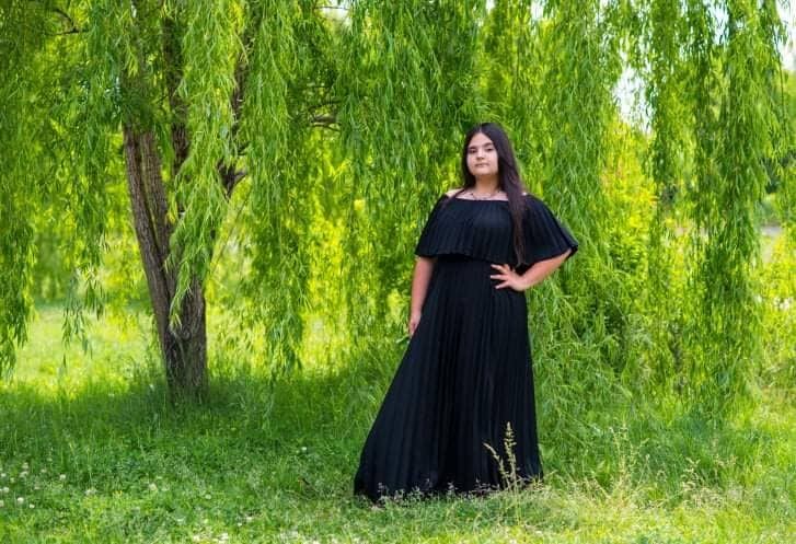 Черна дълга рокля