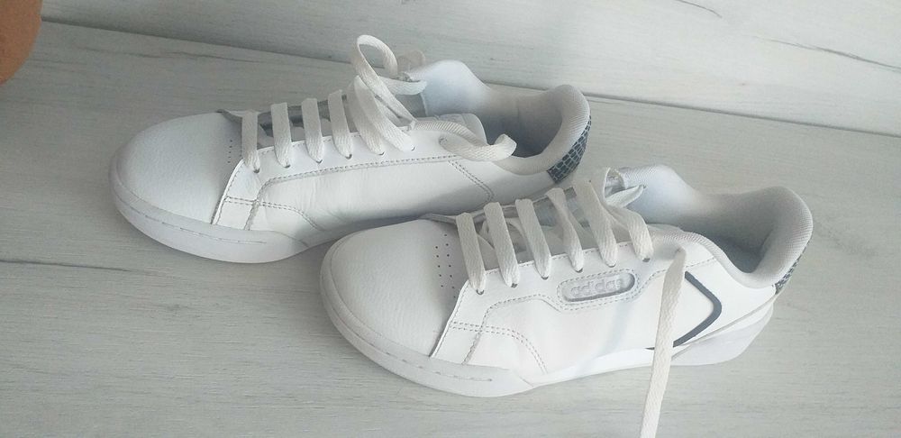 Оригинални маратонки Адидас за момиченце 37 номер-60лв.