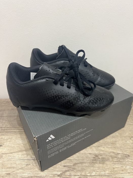 Футболни обувки adidas