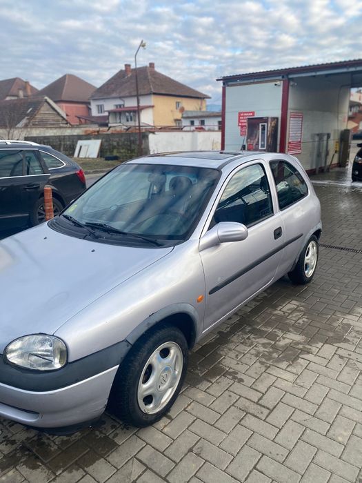 Vând Opel corsa.